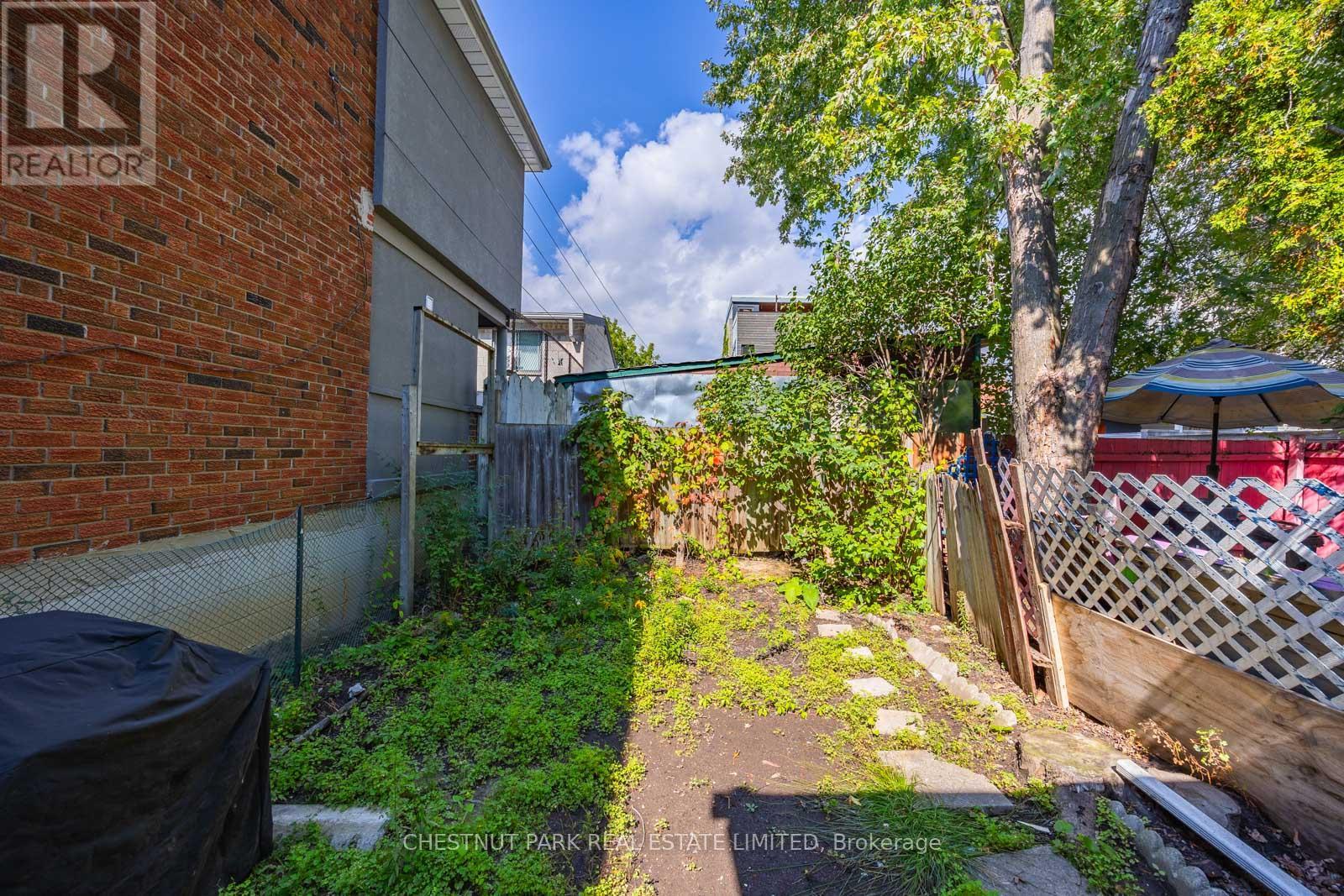 62 Garnet Avenue, Toronto, Ontario  M6G 1V7 - Photo 44 - W12432298
