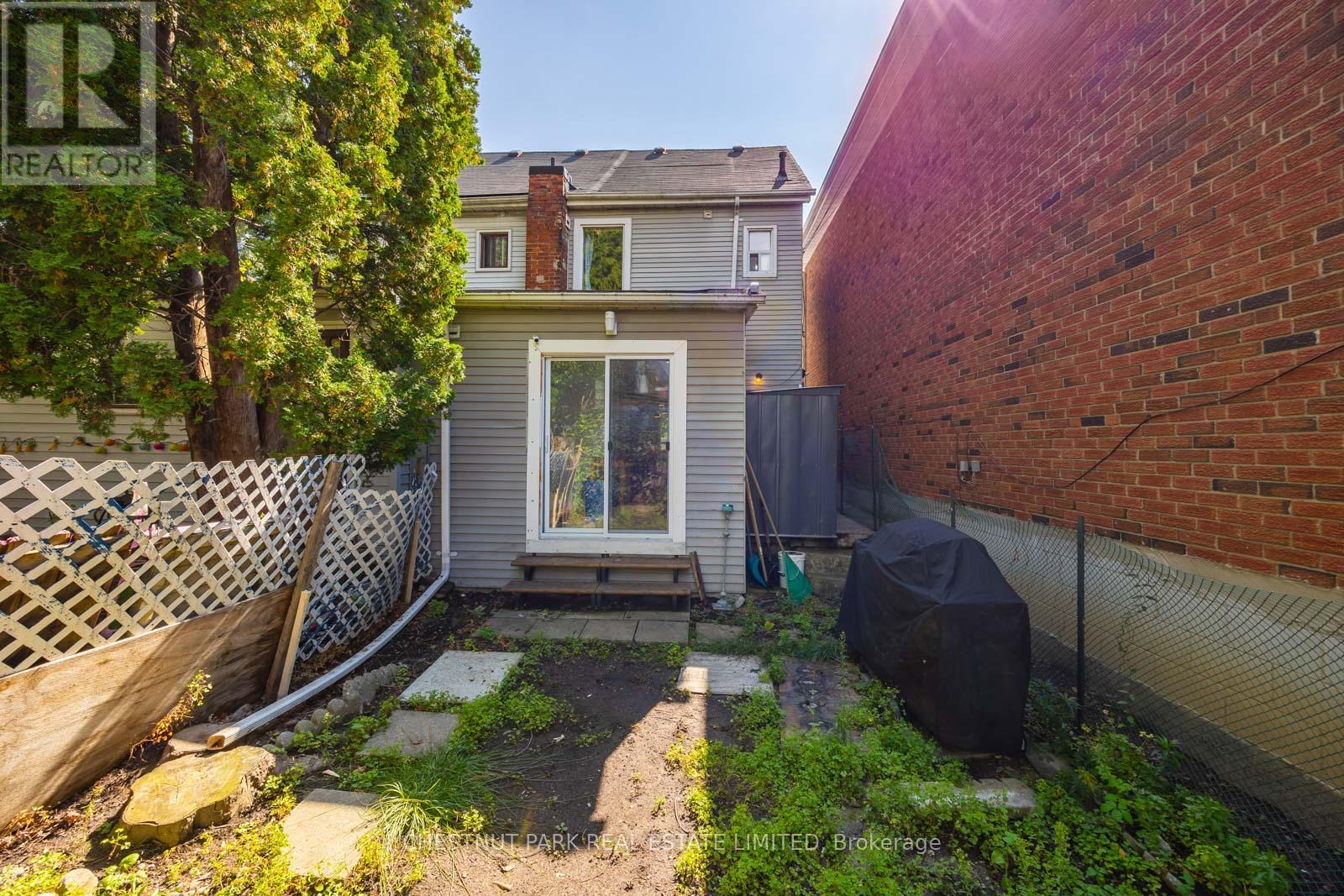 62 Garnet Avenue, Toronto, Ontario  M6G 1V7 - Photo 45 - W12432298