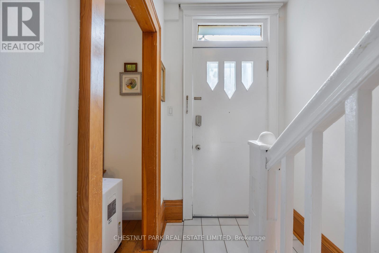 62 Garnet Avenue, Toronto, Ontario  M6G 1V7 - Photo 5 - W12432298