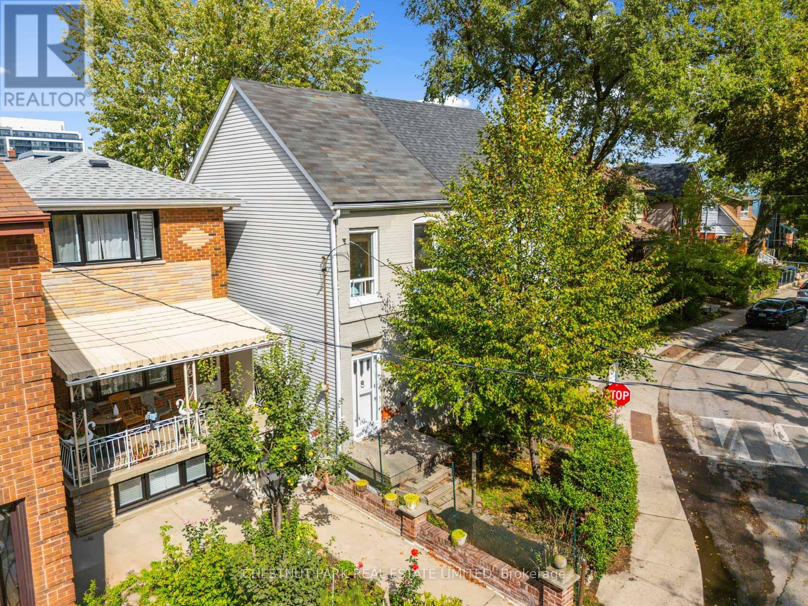 62 Garnet Avenue, Toronto, Ontario  M6G 1V7 - Photo 50 - W12432298