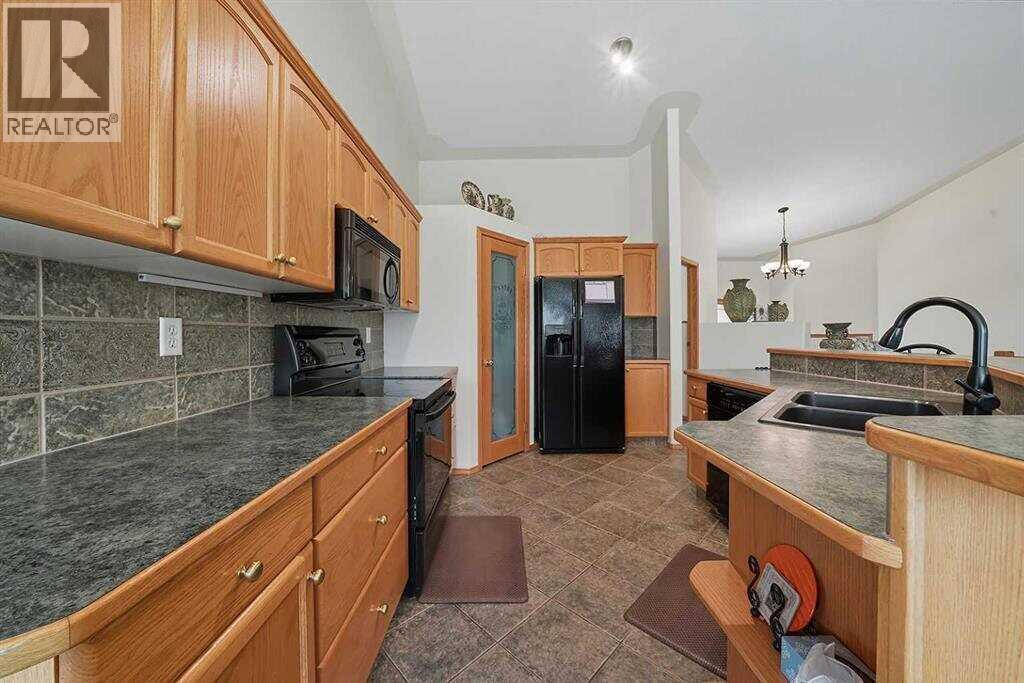 61 Leung Close, Red Deer, Alberta  T4R 2W6 - Photo 10 - A2258298