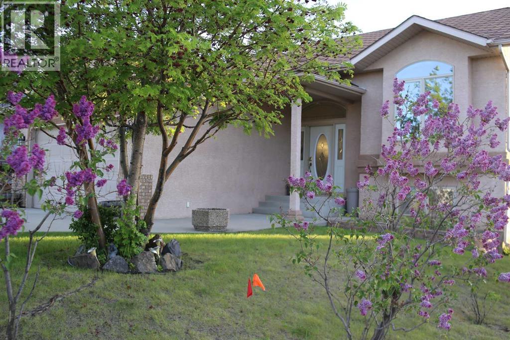 61 Leung Close, Red Deer, Alberta  T4R 2W6 - Photo 2 - A2258298