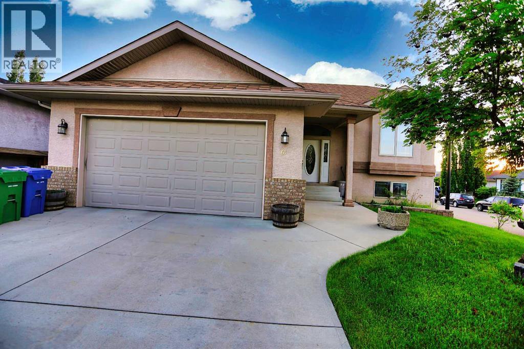 61 Leung Close, Red Deer, Alberta  T4R 2W6 - Photo 4 - A2258298