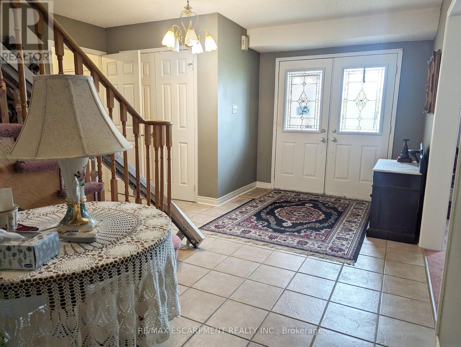 537 Westman Avenue, Peterborough, Ontario  K9K 2E6 - Photo 2 - X12432247
