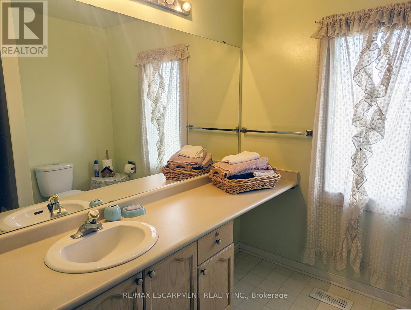 537 Westman Avenue, Peterborough, Ontario  K9K 2E6 - Photo 29 - X12432247