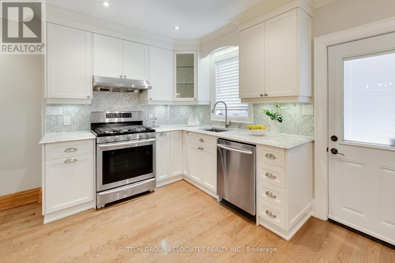 163 Maplewood Avenue, Toronto (Humewood-Cedarvale), Ontario  M6C 1J8 - Photo 16 - C12432352