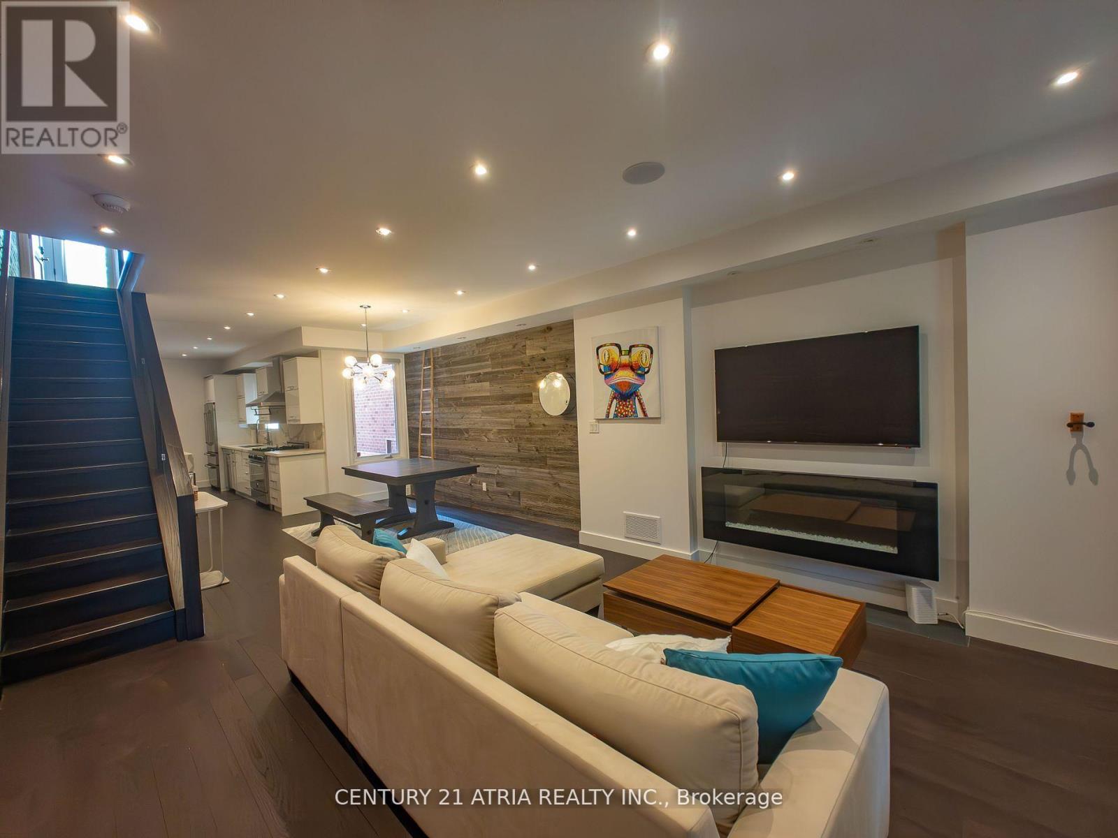 329A CLINTON STREET, Toronto, Ontario