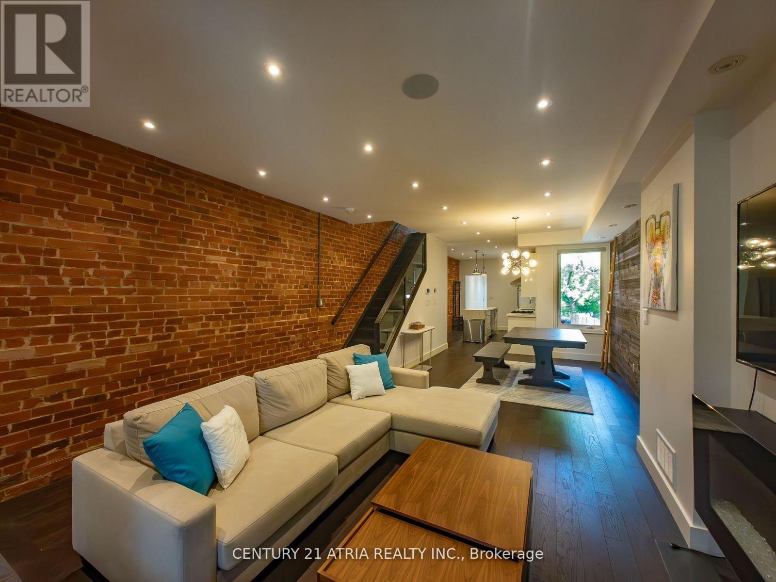 329a Clinton Street, Toronto, Ontario  M6G 2Y7 - Photo 2 - C12432411