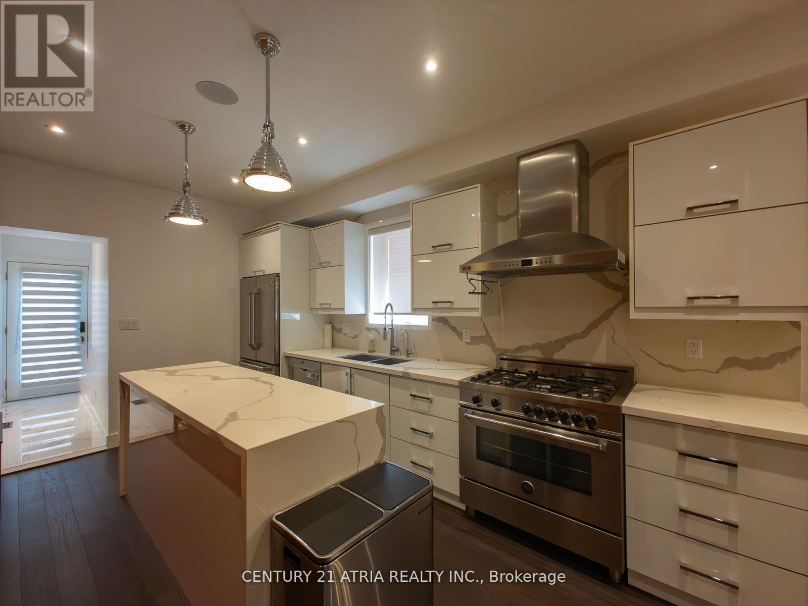 329a Clinton Street, Toronto, Ontario  M6G 2Y7 - Photo 5 - C12432411