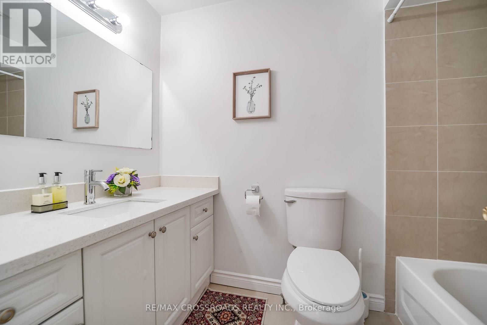 8 Topaz Gate, Toronto (Bayview Woods-Steeles), Ontario  M2M 2Z7 - Photo 14 - C12432415