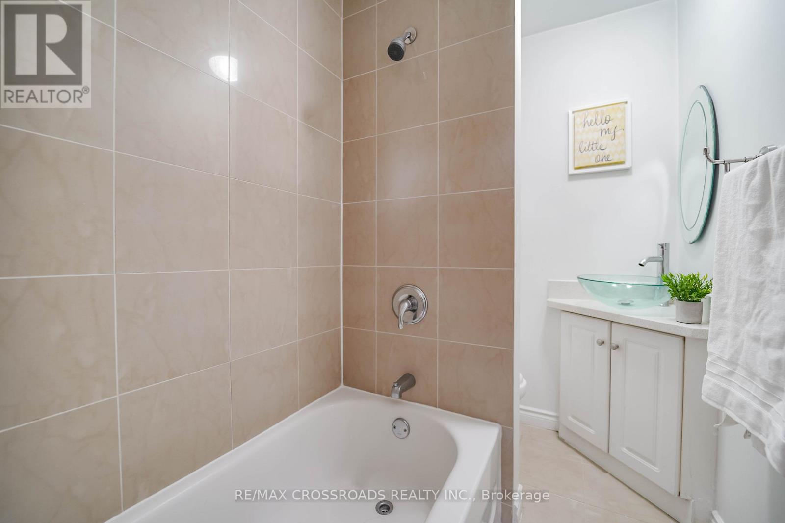 8 Topaz Gate, Toronto (Bayview Woods-Steeles), Ontario  M2M 2Z7 - Photo 17 - C12432415