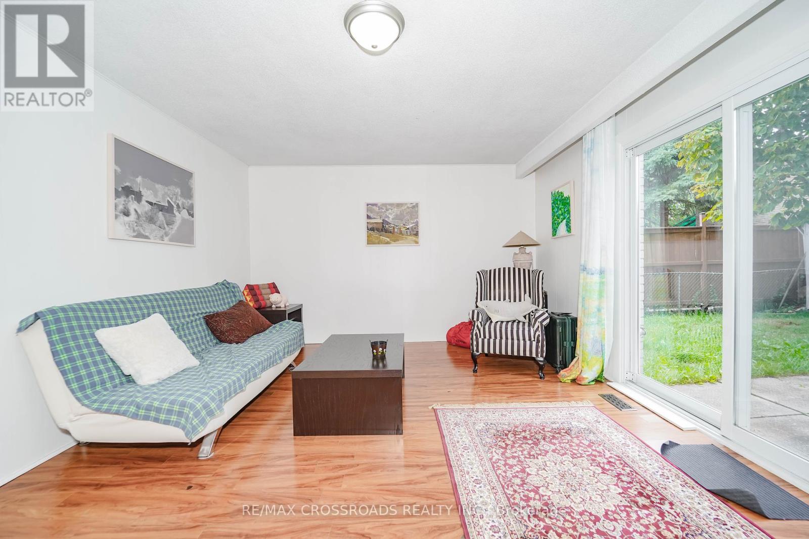 8 Topaz Gate, Toronto (Bayview Woods-Steeles), Ontario  M2M 2Z7 - Photo 7 - C12432415