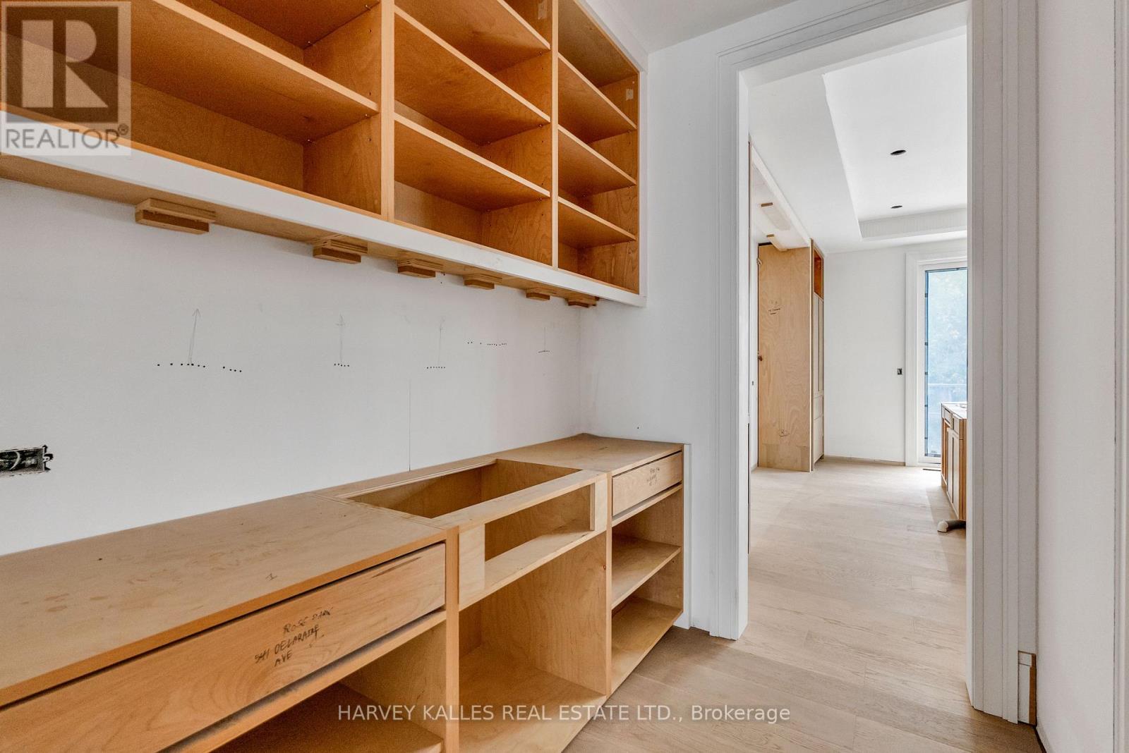 541 Deloraine Avenue, Toronto, Ontario  M5M 2C2 - Photo 19 - C12432421