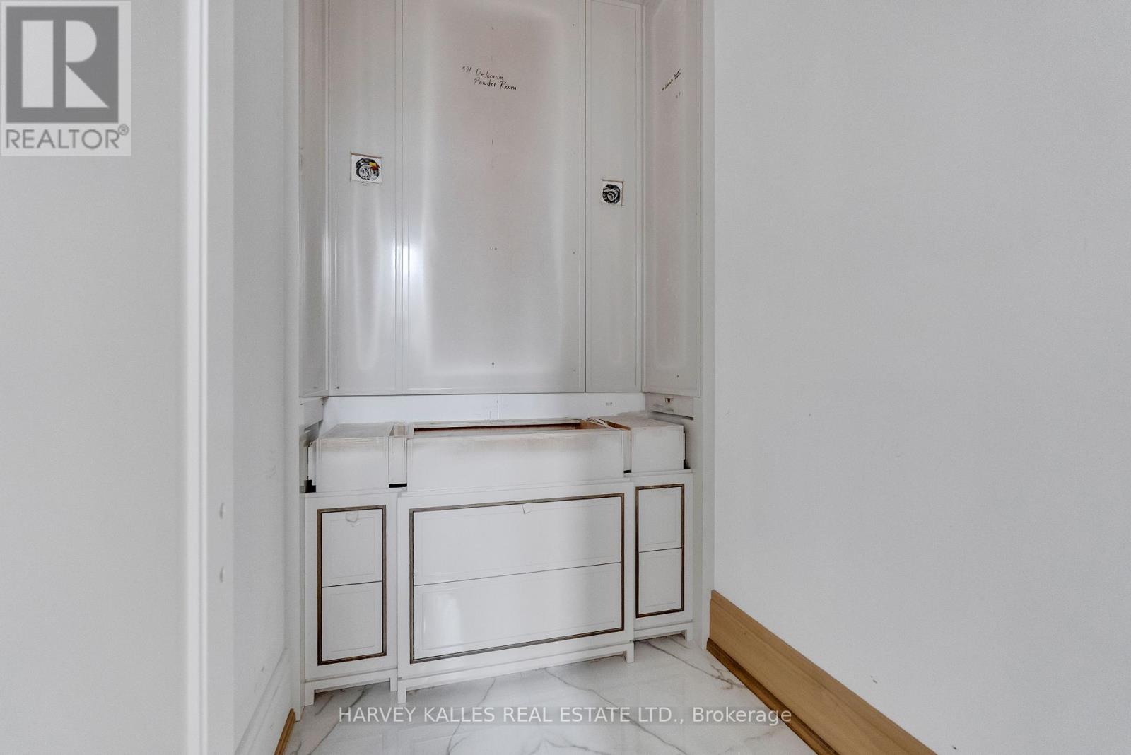 541 Deloraine Avenue, Toronto, Ontario  M5M 2C2 - Photo 21 - C12432421