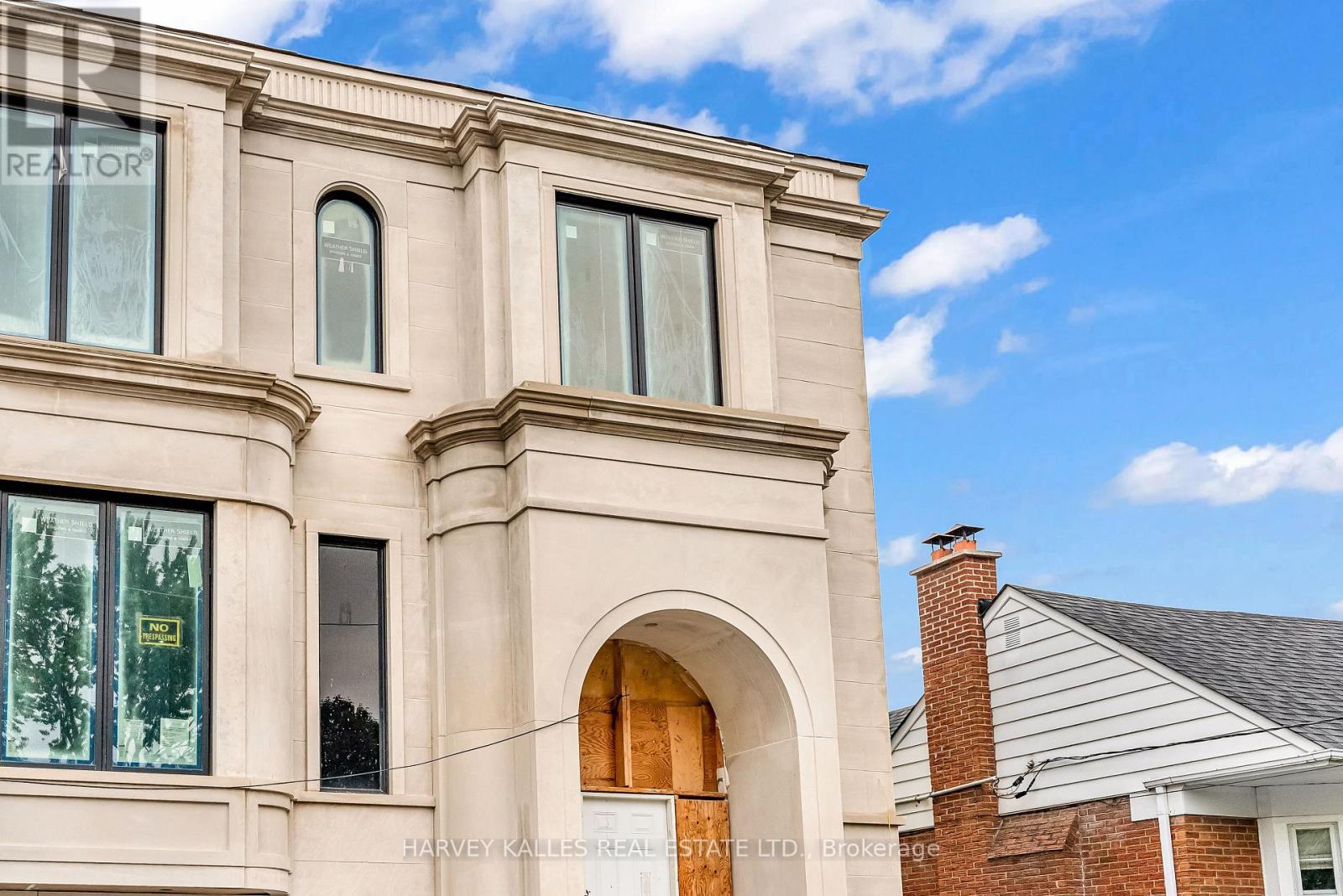541 Deloraine Avenue, Toronto, Ontario  M5M 2C2 - Photo 3 - C12432421