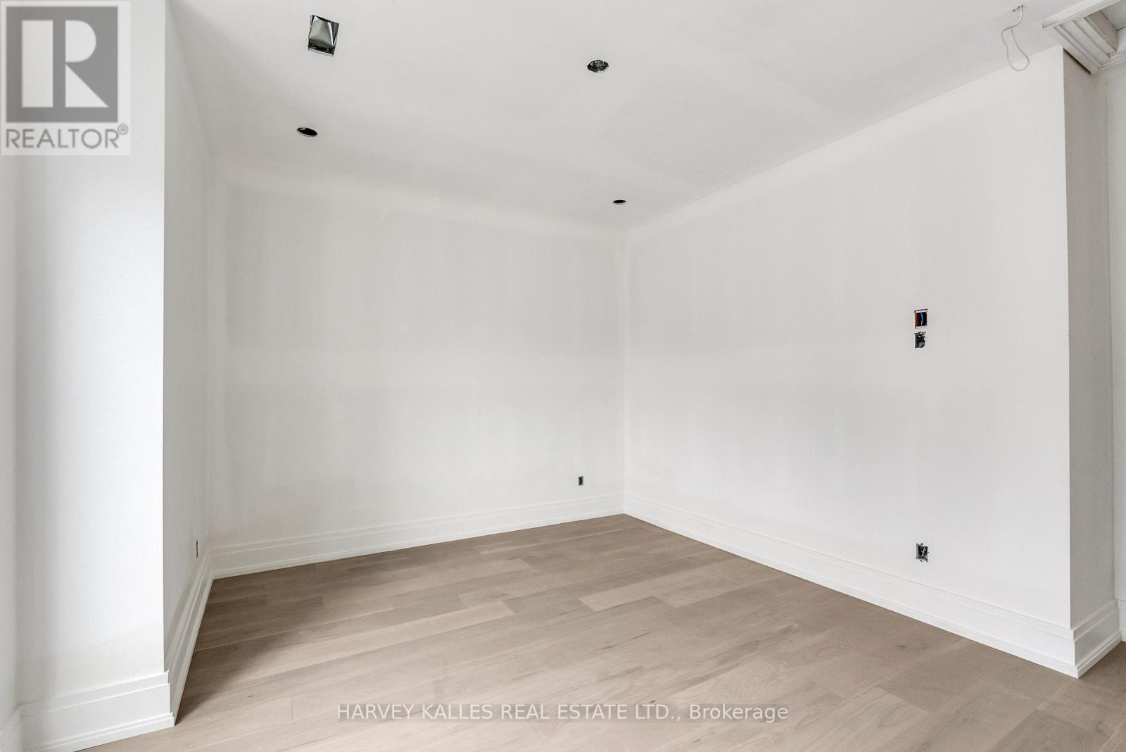 541 Deloraine Avenue, Toronto, Ontario  M5M 2C2 - Photo 38 - C12432421