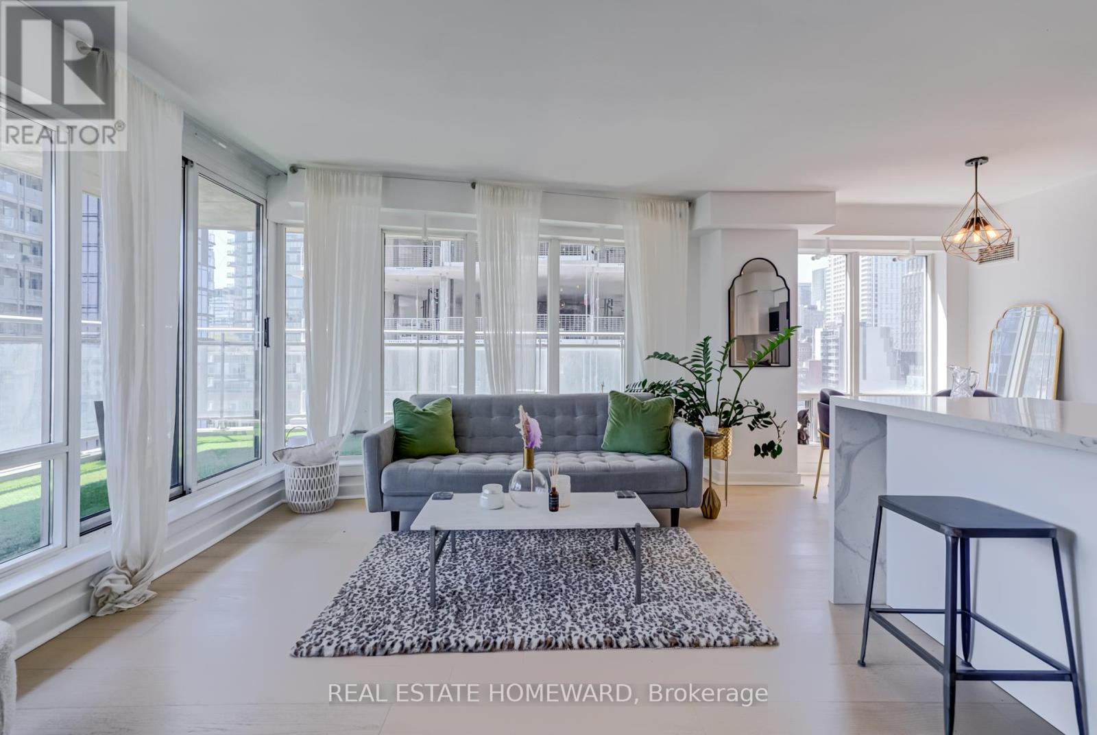 1004 - 255 Richmond Street E, Toronto, Ontario  M5A 4T7 - Photo 2 - C12432433
