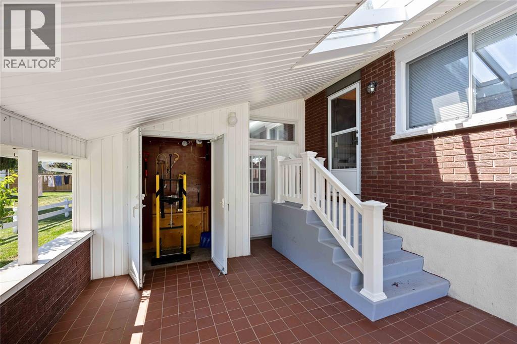961 Ennisclaire Drive, Sarnia, Ontario  N7V 3G8 - Photo 5 - 25024645