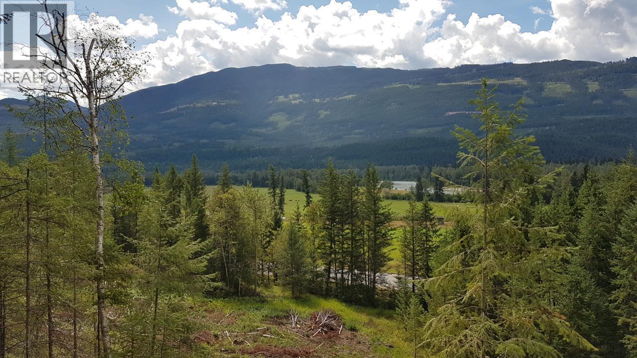 1525 YELLOWHEAD Highway, clearwater, British Columbia