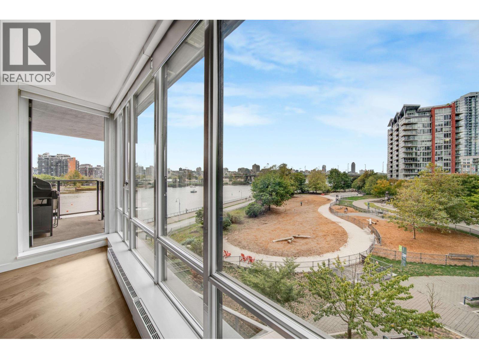 503 8 Smithe Mews, Vancouver, British Columbia  V6B 0A5 - Photo 1 - R3051815
