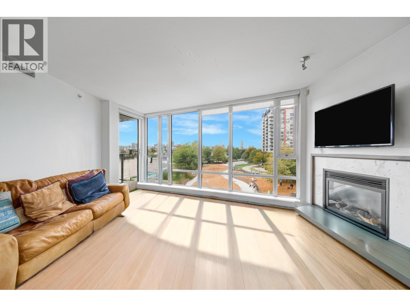 503 8 Smithe Mews, Vancouver, British Columbia  V6B 0A5 - Photo 2 - R3051815