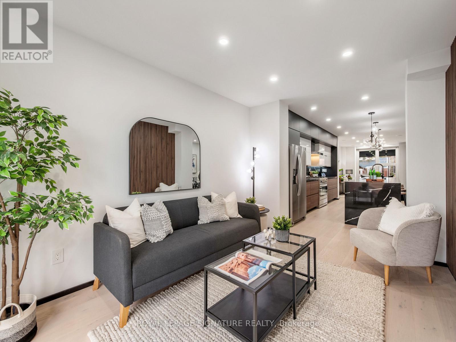 186 Oak Park Avenue, Toronto, Ontario  M4C 4M8 - Photo 17 - E12432337