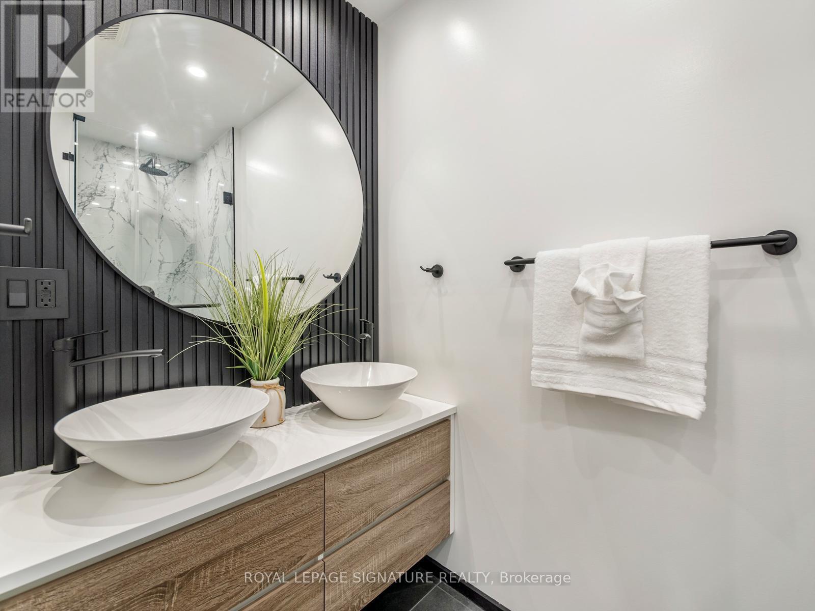 186 Oak Park Avenue, Toronto, Ontario  M4C 4M8 - Photo 24 - E12432337