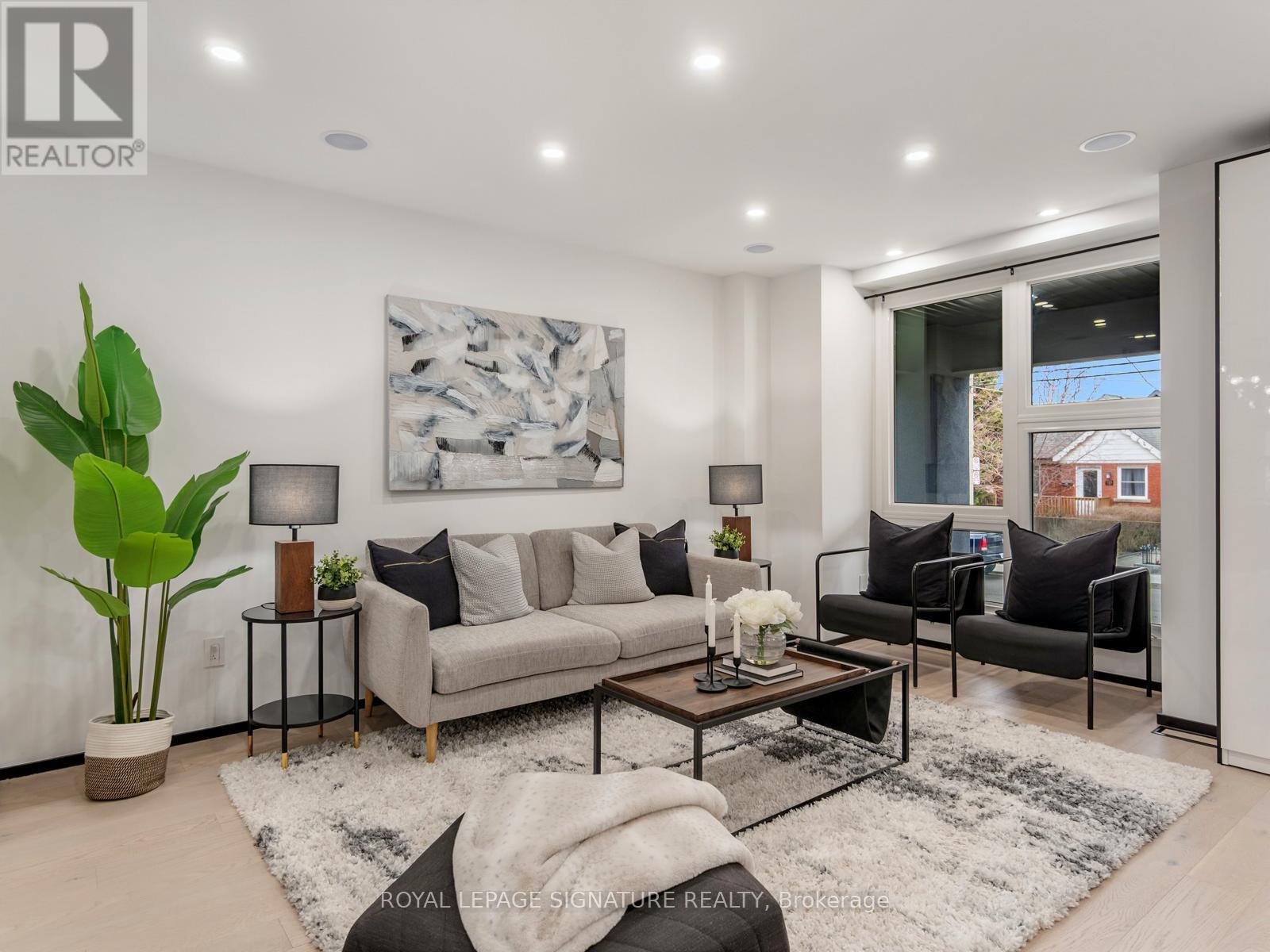 186 Oak Park Avenue, Toronto, Ontario  M4C 4M8 - Photo 6 - E12432337