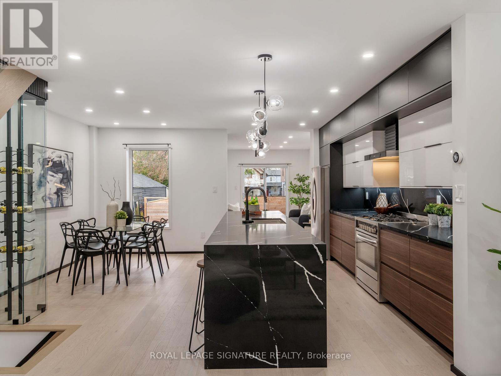 186 Oak Park Avenue, Toronto, Ontario  M4C 4M8 - Photo 8 - E12432337