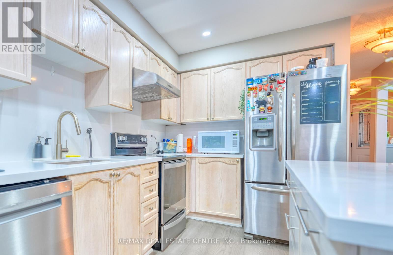 37 Shenandoah Drive, Whitby, Ontario  L1P 1S9 - Photo 14 - E12432342