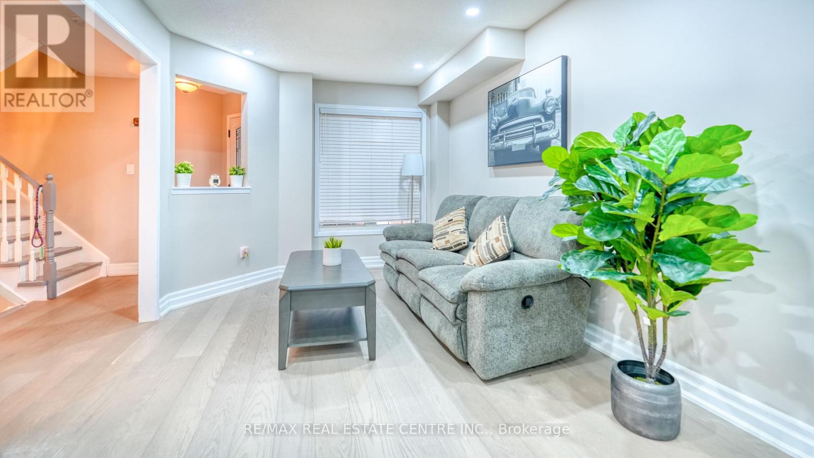 37 Shenandoah Drive, Whitby, Ontario  L1P 1S9 - Photo 7 - E12432342
