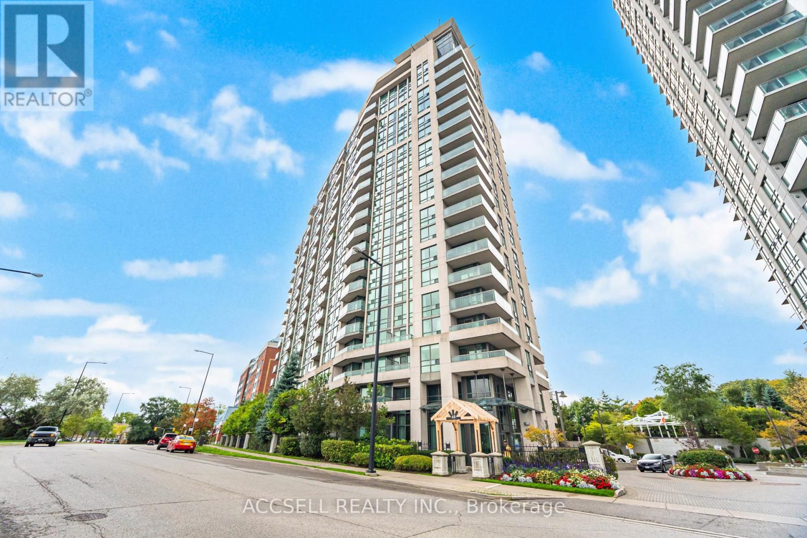1015 - 68 GRANGEWAY AVENUE, Toronto, Ontario