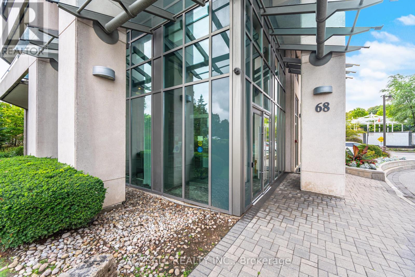 1015 - 68 Grangeway Avenue, Toronto, Ontario  M1H 0A1 - Photo 3 - E12432425