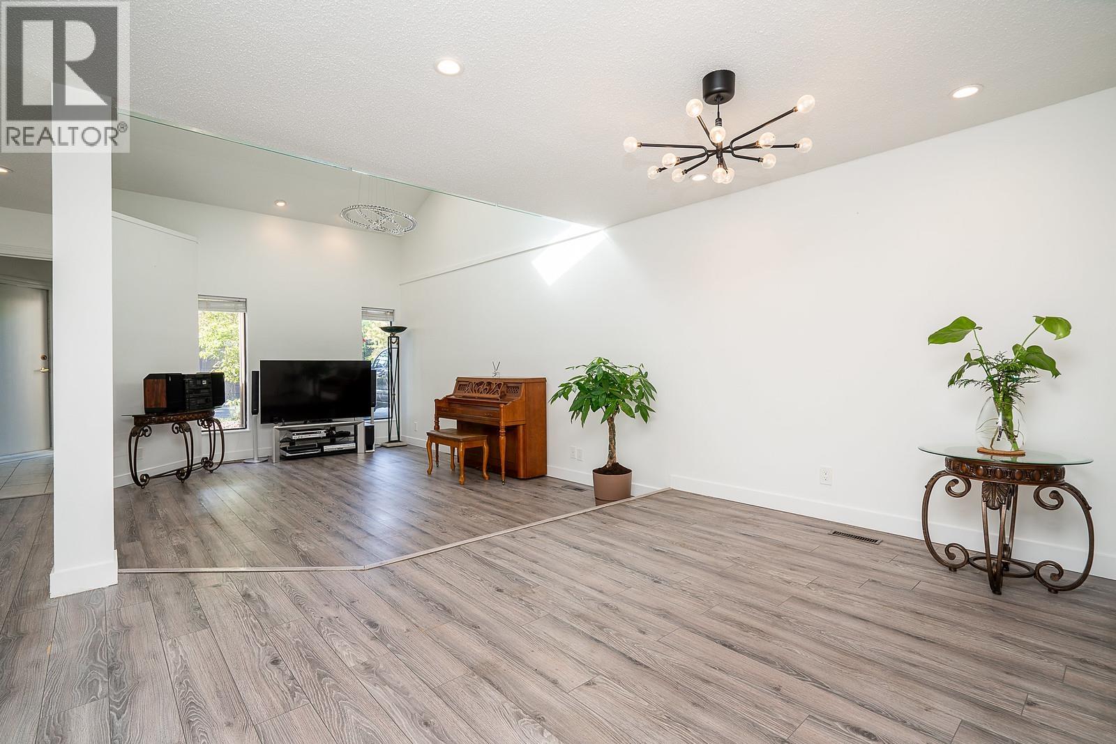 7225 Quatsino Drive, Vancouver, British Columbia  V5S 4C2 - Photo 7 - R3053031