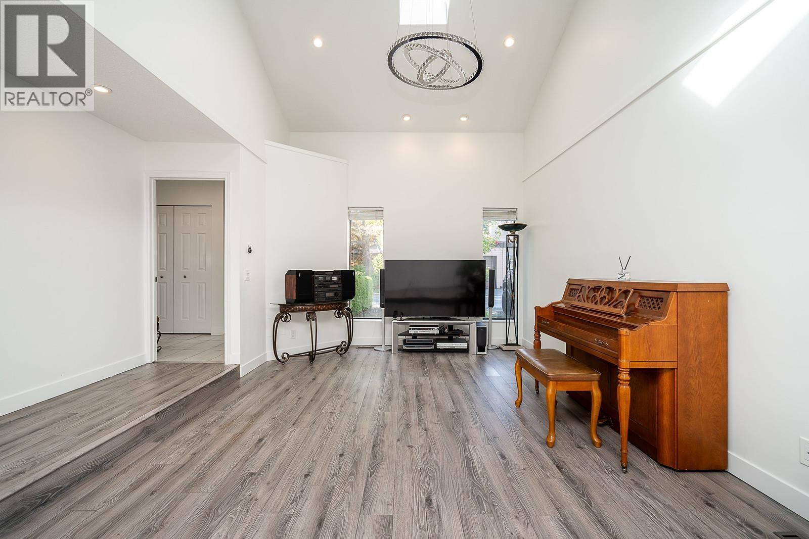 7225 Quatsino Drive, Vancouver, British Columbia  V5S 4C2 - Photo 4 - R3053031