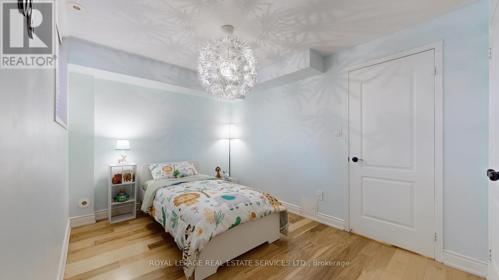 4 - 5050 Intrepid Drive, Mississauga, Ontario  L5M 0E5 - Photo 25 - W12429118