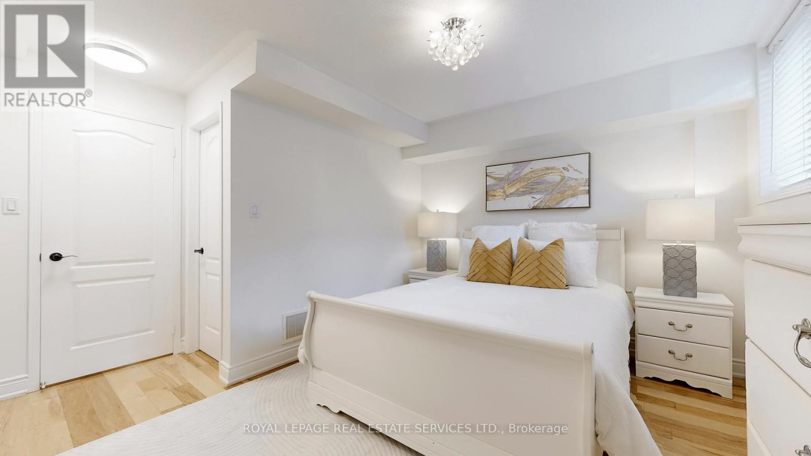 4 - 5050 Intrepid Drive, Mississauga, Ontario  L5M 0E5 - Photo 20 - W12429118