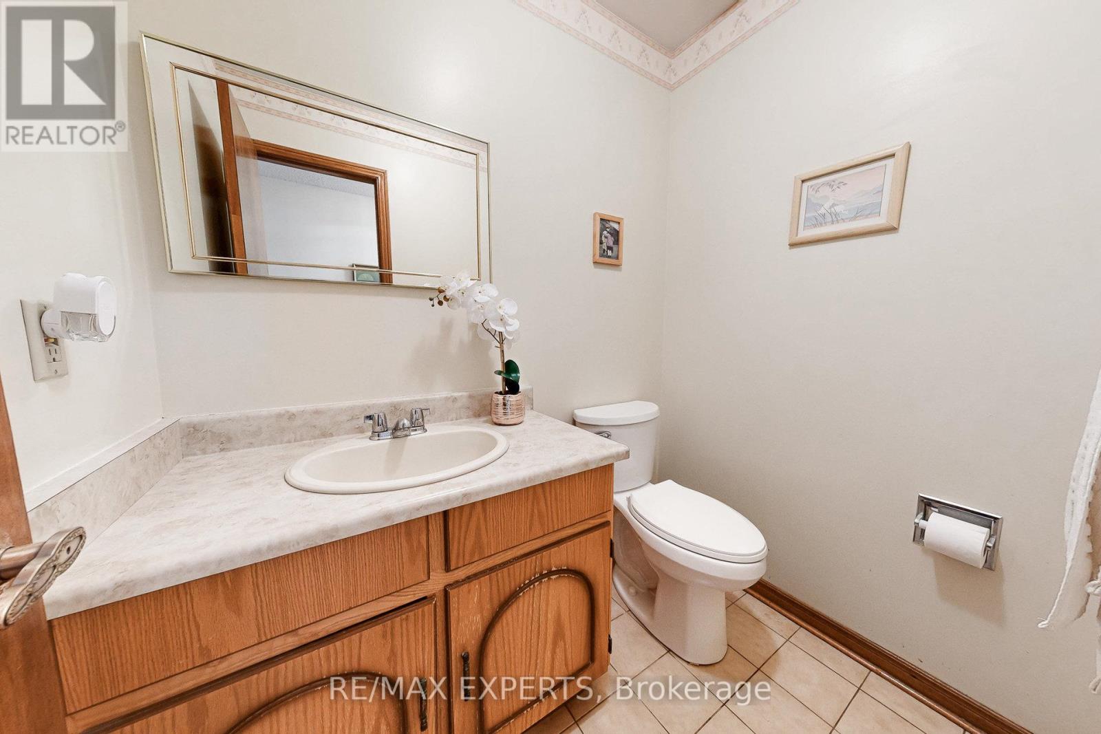 47 Velvet Crescent, Vaughan, Ontario  L4L 5E8 - Photo 10 - N12432327