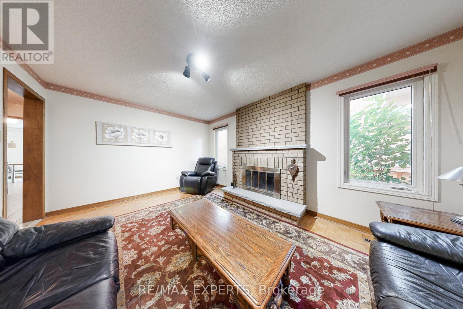 47 Velvet Crescent, Vaughan, Ontario  L4L 5E8 - Photo 12 - N12432327