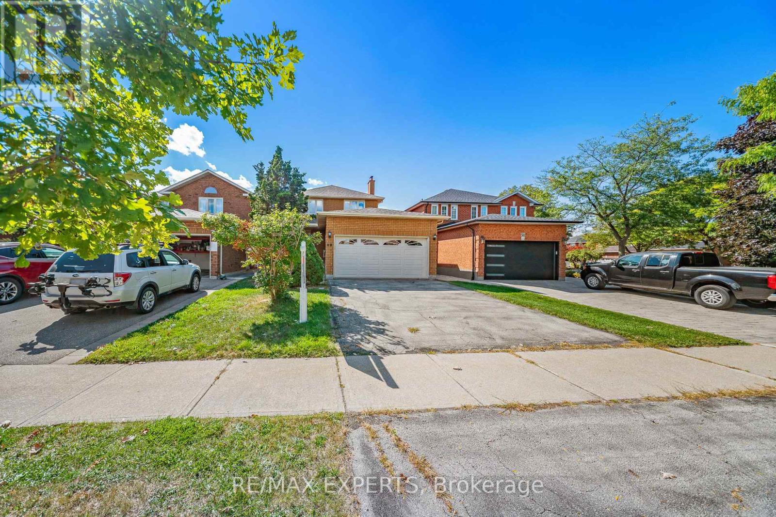 47 Velvet Crescent, Vaughan, Ontario  L4L 5E8 - Photo 2 - N12432327