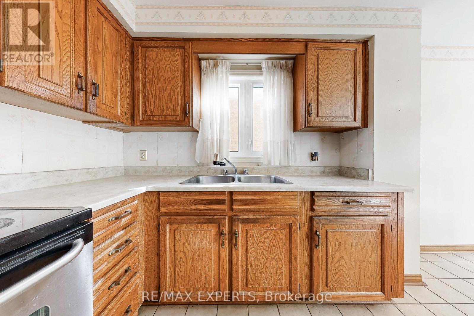 47 Velvet Crescent, Vaughan, Ontario  L4L 5E8 - Photo 24 - N12432327
