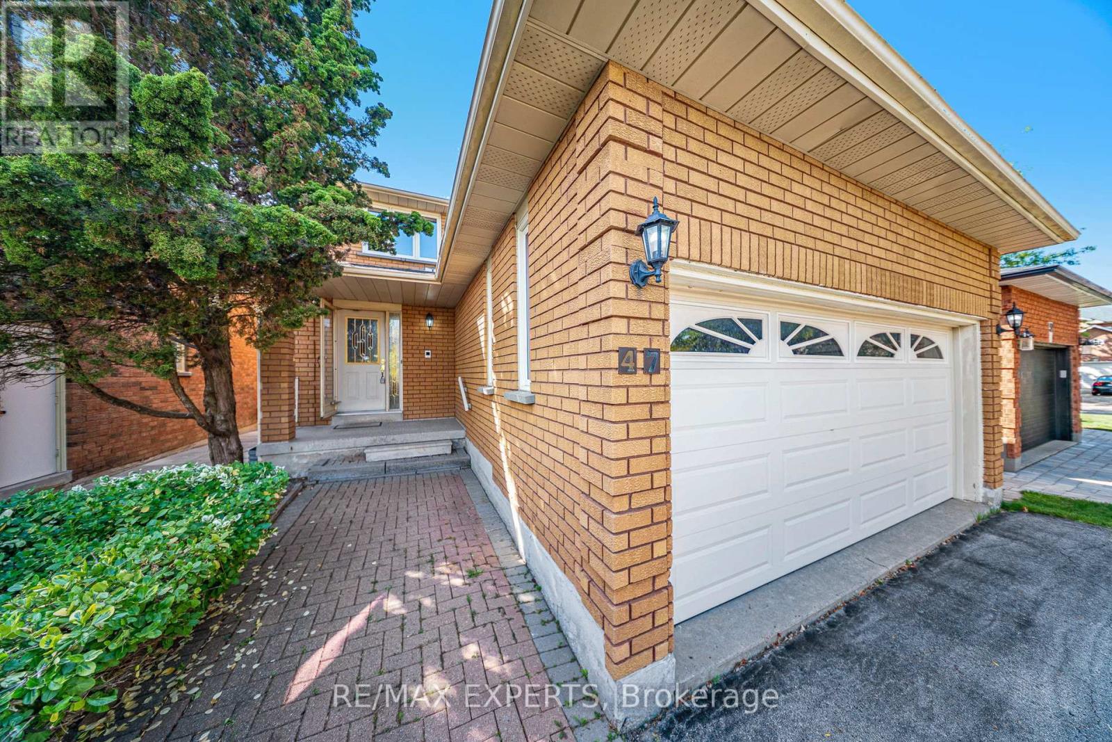 47 Velvet Crescent, Vaughan, Ontario  L4L 5E8 - Photo 5 - N12432327
