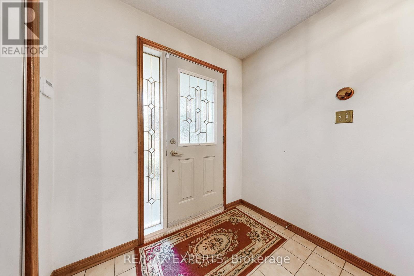47 Velvet Crescent, Vaughan, Ontario  L4L 5E8 - Photo 7 - N12432327