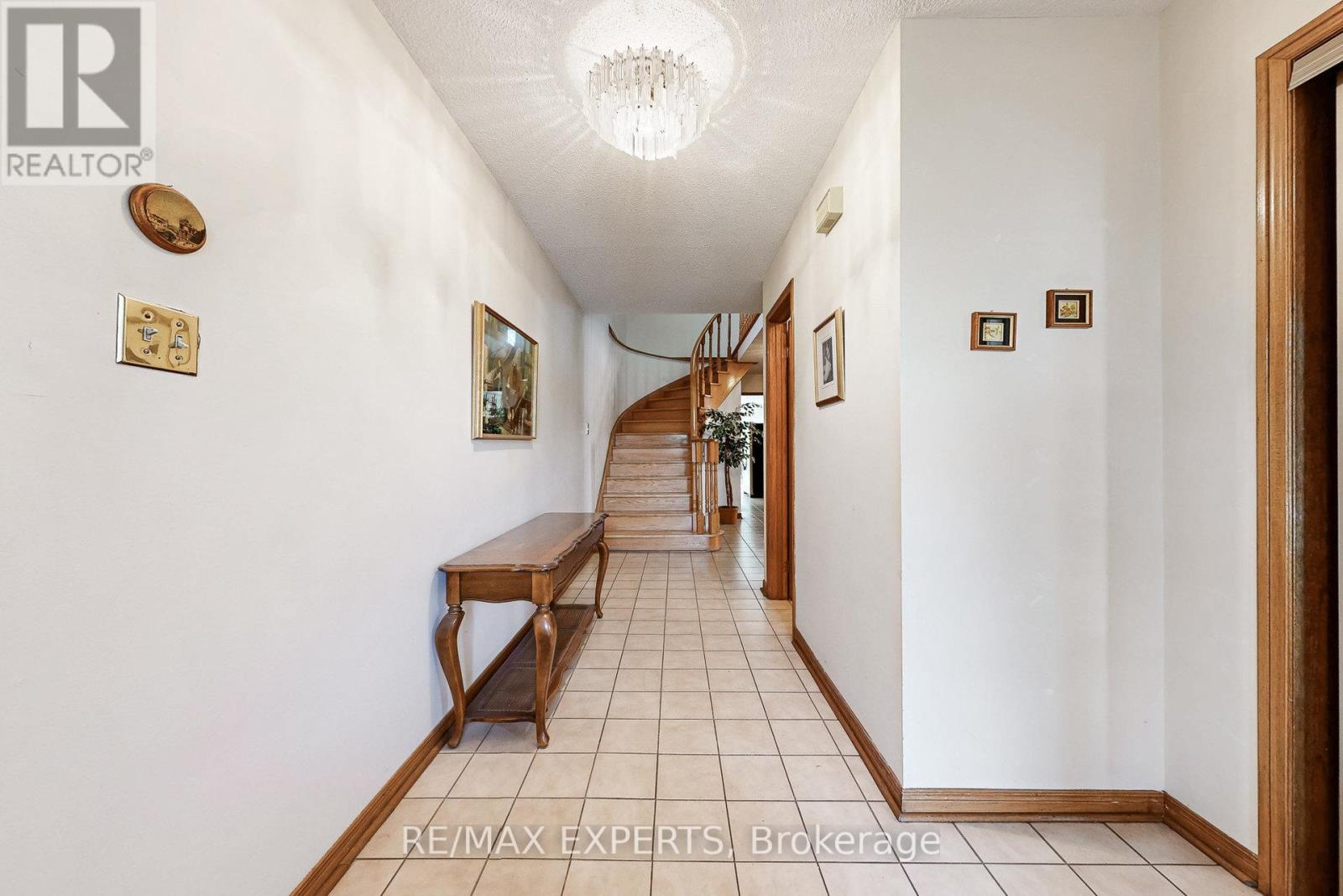 47 Velvet Crescent, Vaughan, Ontario  L4L 5E8 - Photo 8 - N12432327