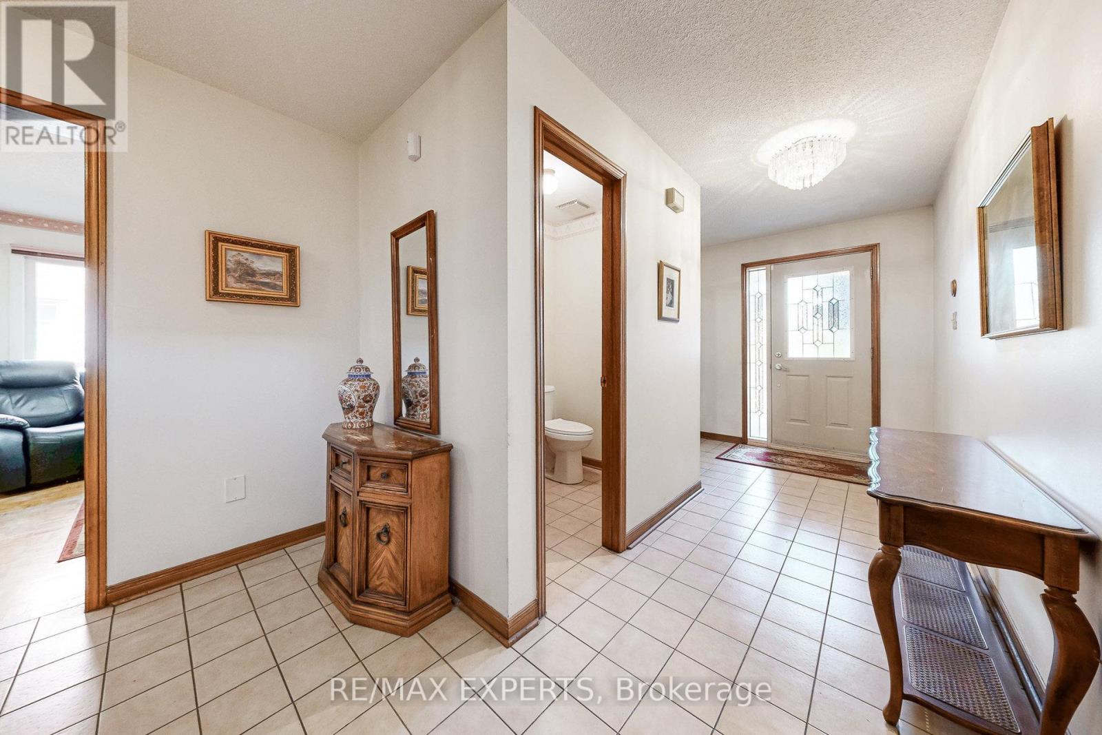 47 Velvet Crescent, Vaughan, Ontario  L4L 5E8 - Photo 9 - N12432327