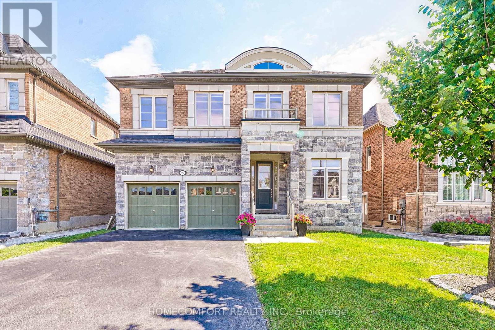 99 MITCHELL PLACE, Newmarket, Ontario