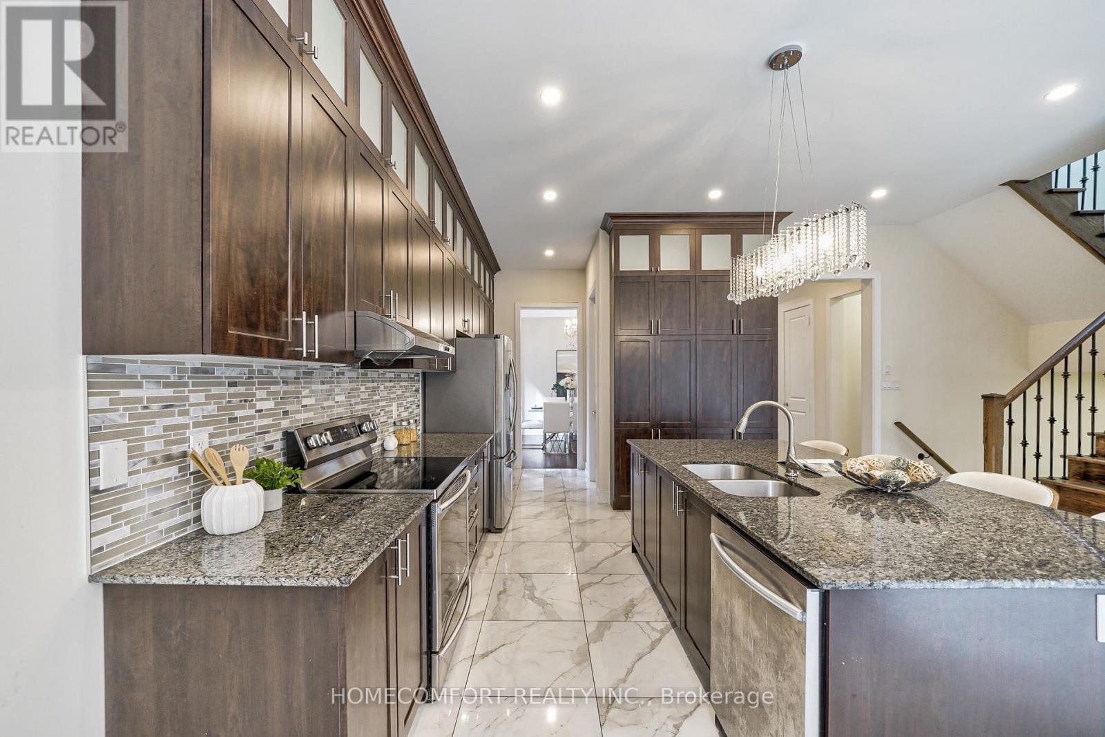 99 Mitchell Place, Newmarket, Ontario  L3Y 0C7 - Photo 11 - N12432367