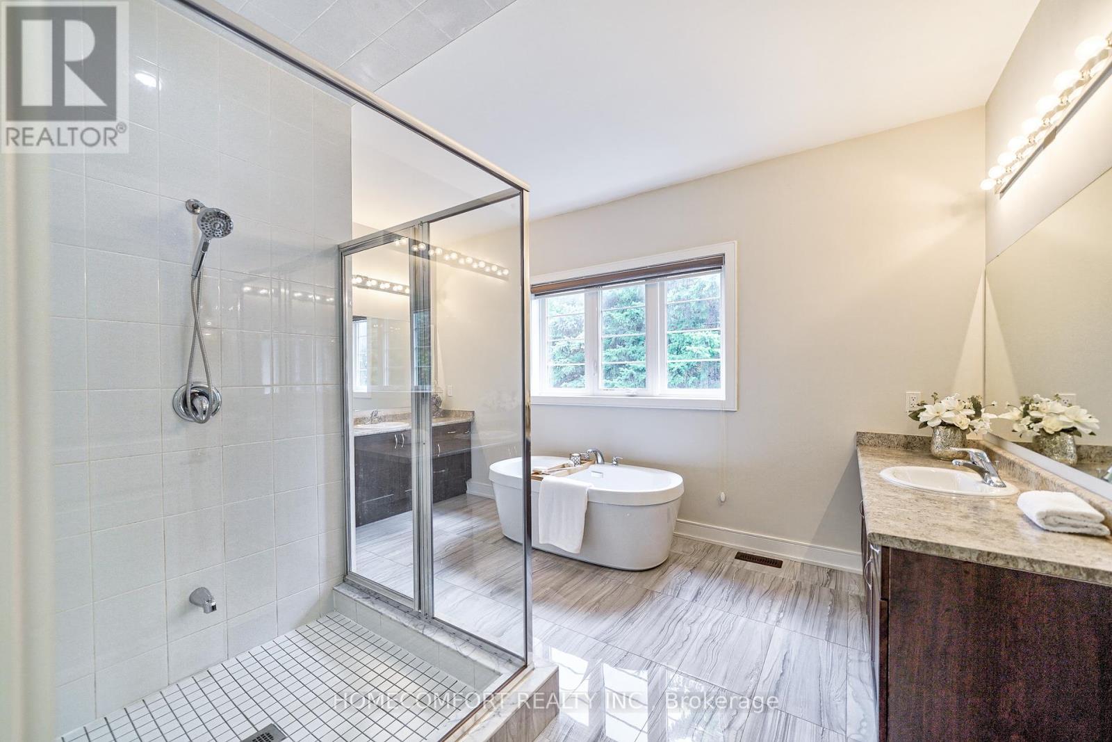 99 Mitchell Place, Newmarket, Ontario  L3Y 0C7 - Photo 19 - N12432367