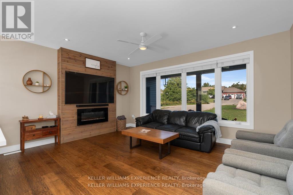 153 Rue Eric, Tiny, Ontario  L9M 0H1 - Photo 5 - S12432362