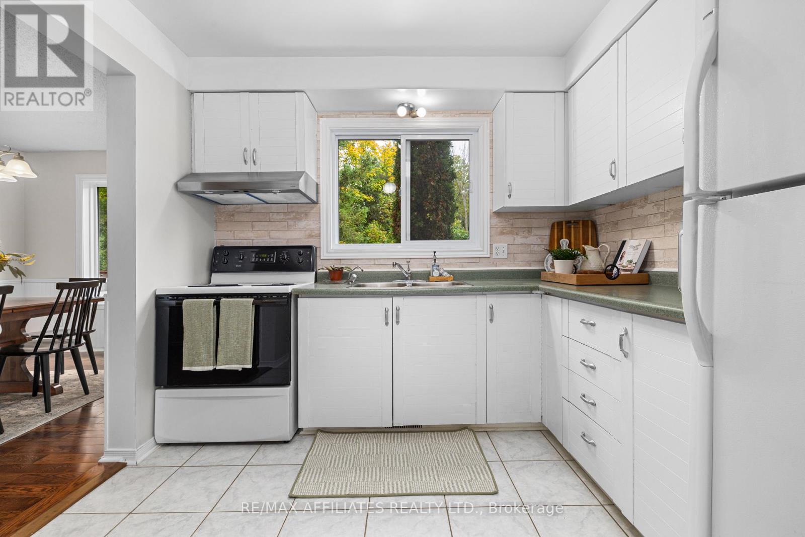 20 Garden Avenue, Perth, Ontario  K7H 3L9 - Photo 8 - X12432365